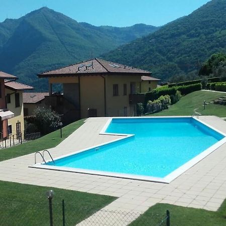 Luxurious Attic-Swimming Pool Villa Riva di Solto Dış mekan fotoğraf